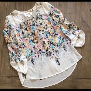 Stitch Fix Alex Blue Floral ¾ length sleeve top